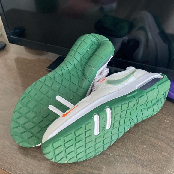 Nike air maxes - Picture 3 of 4